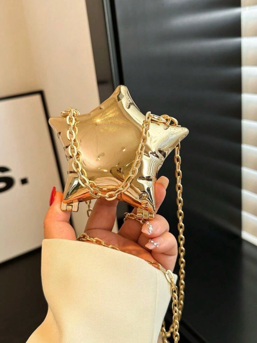 Gold Star-Shaped Chain Crossbody Bag